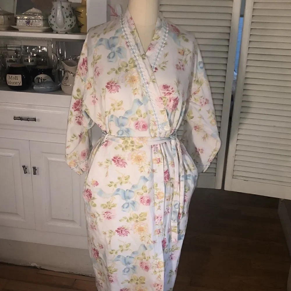 Christian Dior Vintage 1980s Floral Robe 2 Pockets Modesty Button Lace Detail